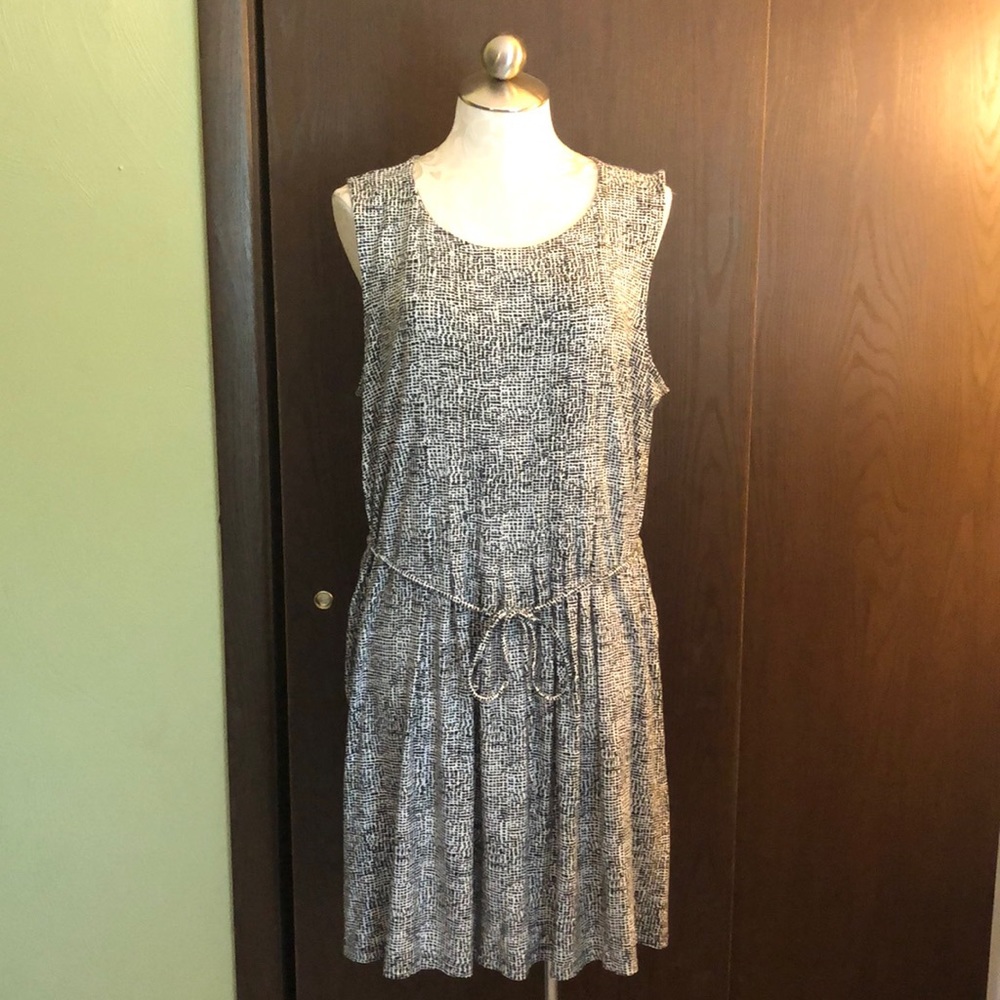 Black/white print Gap dress